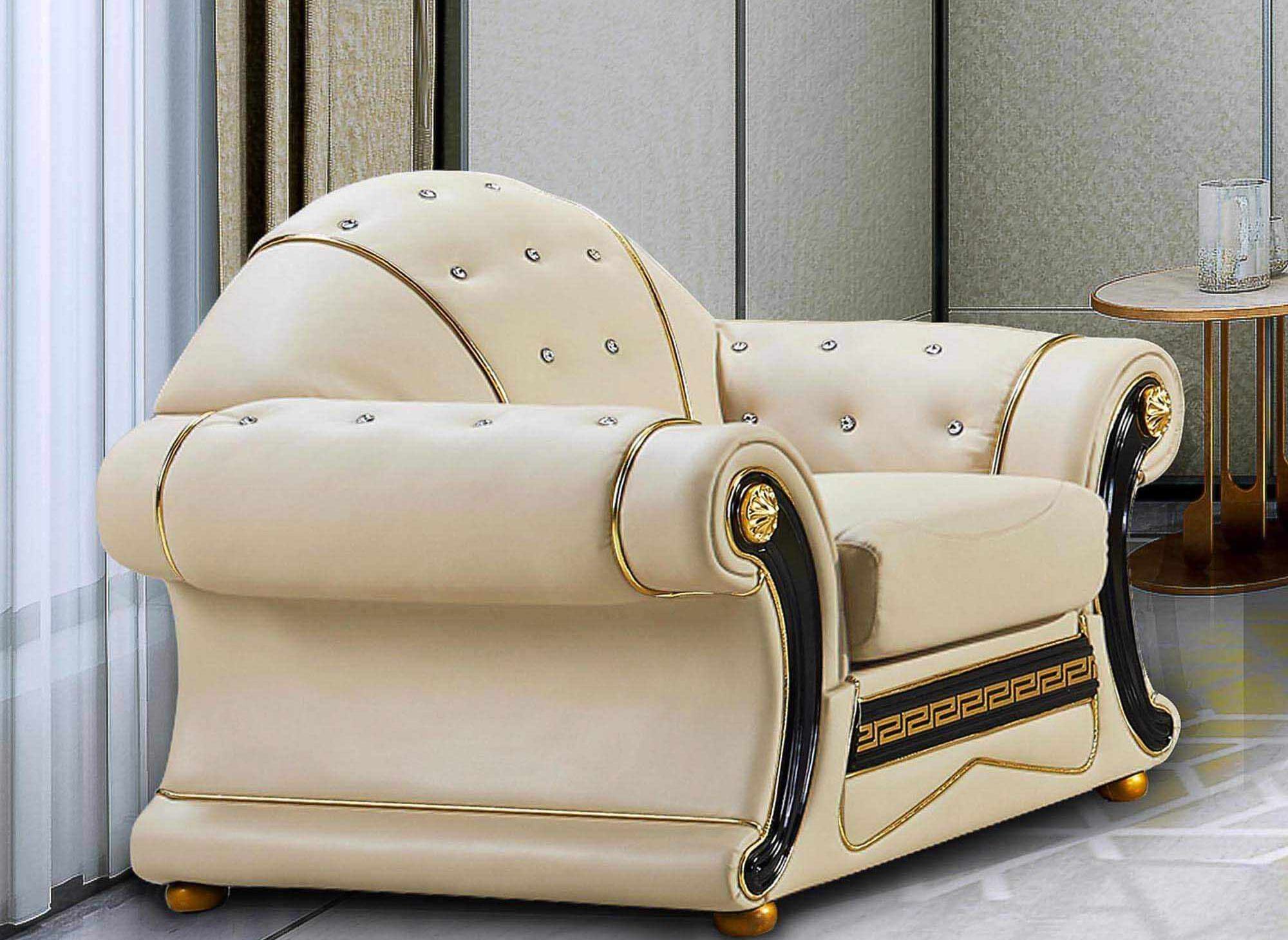 Fauteuil capitonné en cuir beige VINICIO