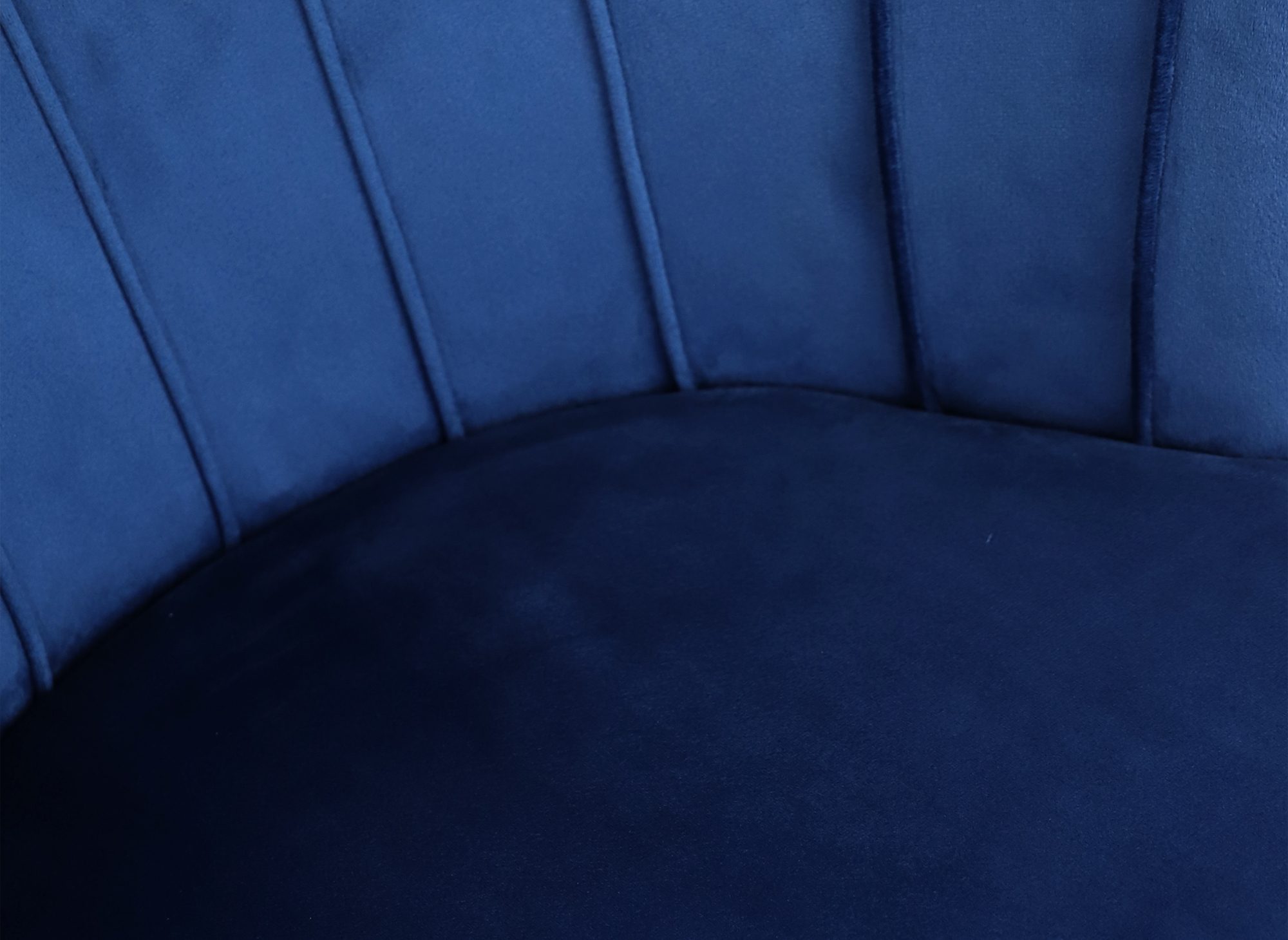 Fauteuil design en velours bleu ROKIA