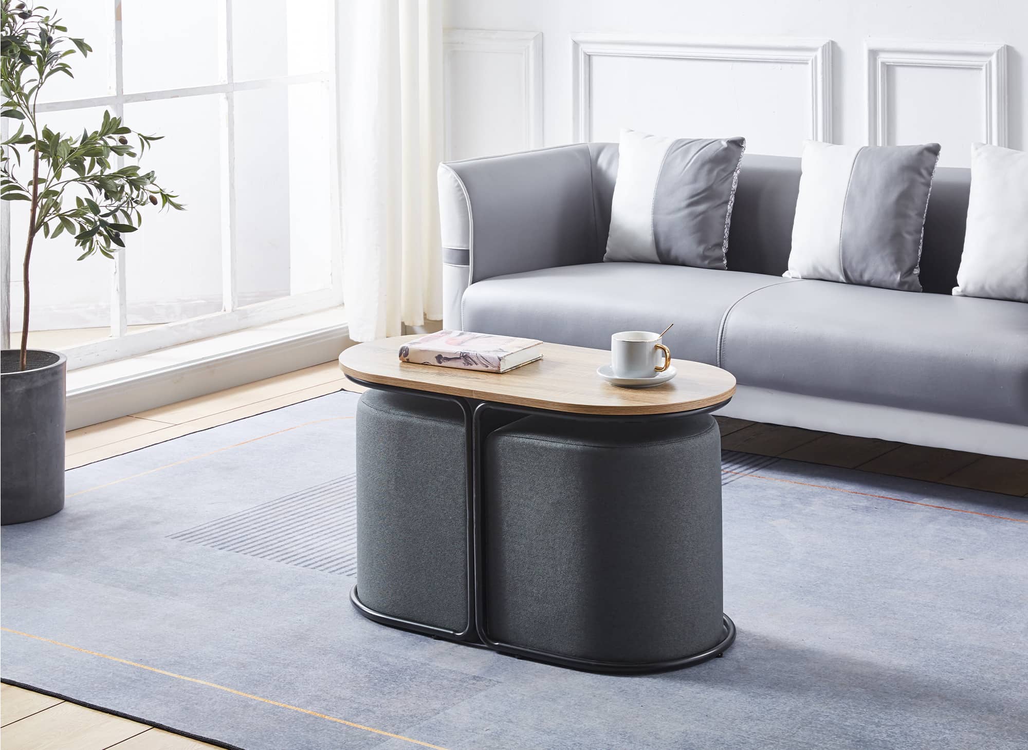 Ensemble table basse couleur bois avec 2 poufs en tissu gris foncé  JUDITH